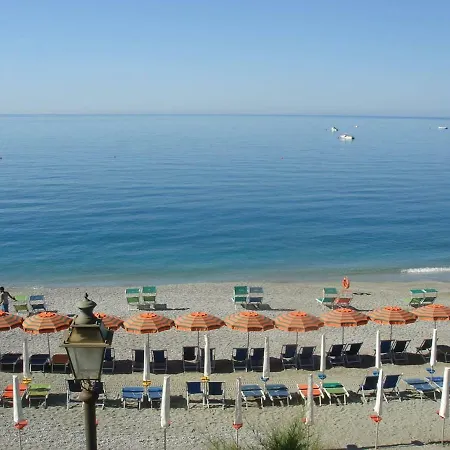 Joivy Sea View Flat With Balcony, Cinque Terre アパート モンテロッソ・アル・マーレ